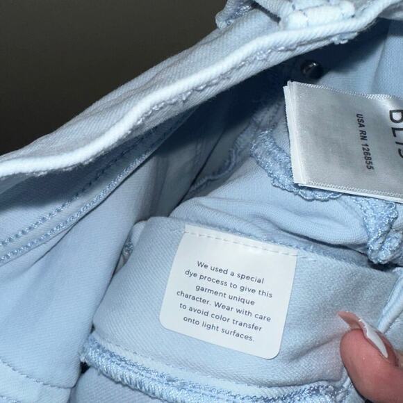 DL1961 High Rise Mara Straight Jeans Light Blue Wash Size 26 No Holes No Rips - Picture 6 of 8